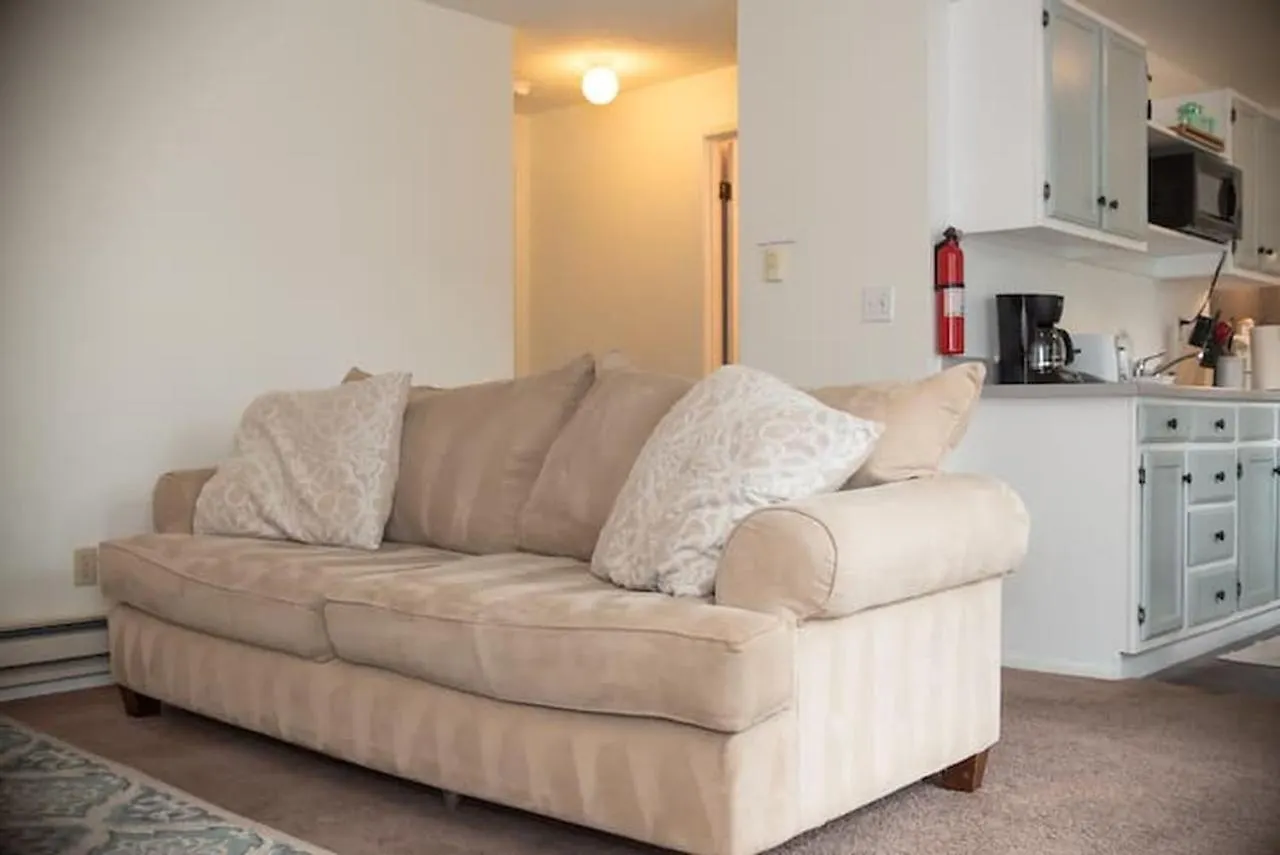 Contemporary, Marine 2Bd/1Ba Apartment C In Kent